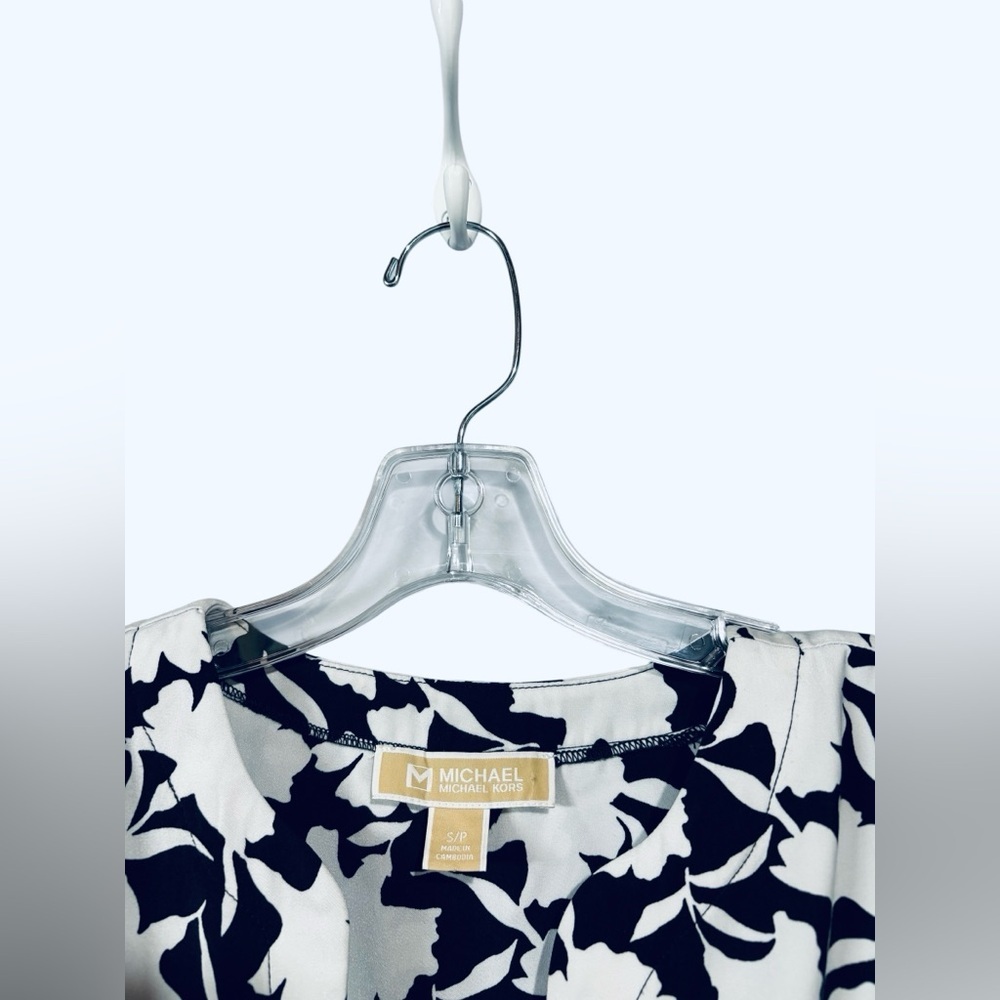 Michael Michael Kors, Black & White Floral Tie-Sleeve Blouse, Small - Picture 3 of 10